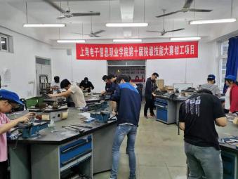 争分夺秒的比赛现场